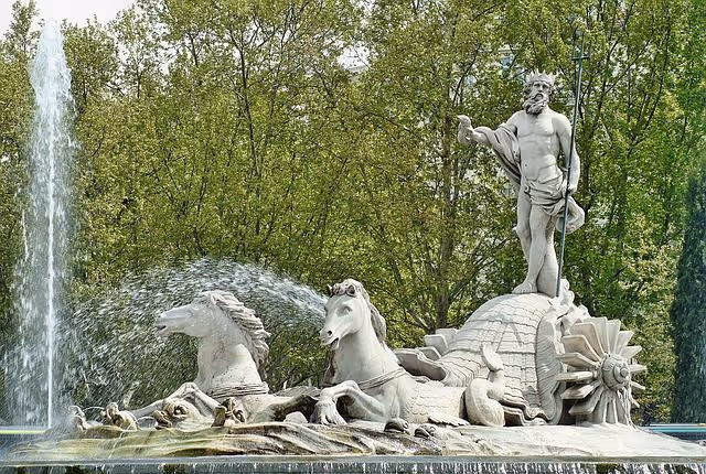 Image 1: fontaine avec des chevaux à Madrid