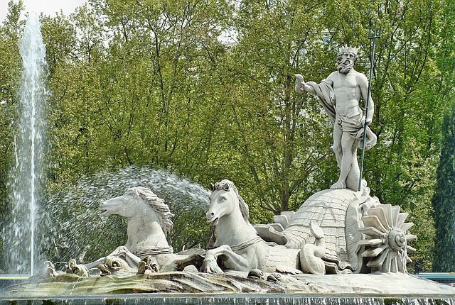 Image 1: fontaine avec des chevaux à Madrid