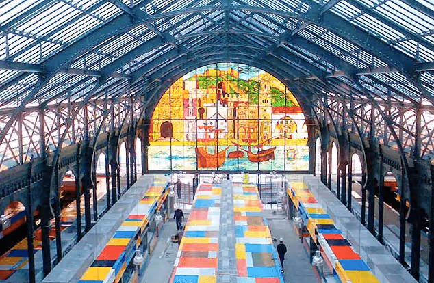 Image 20: MERCADO DE ATARAZANAS EN MÁLAGA