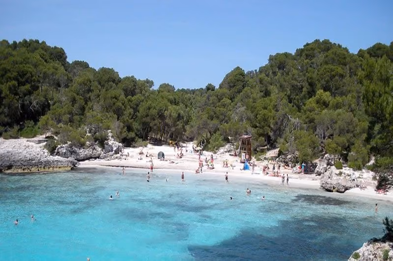Image 1: Crique d'eau cristalline à Minorque