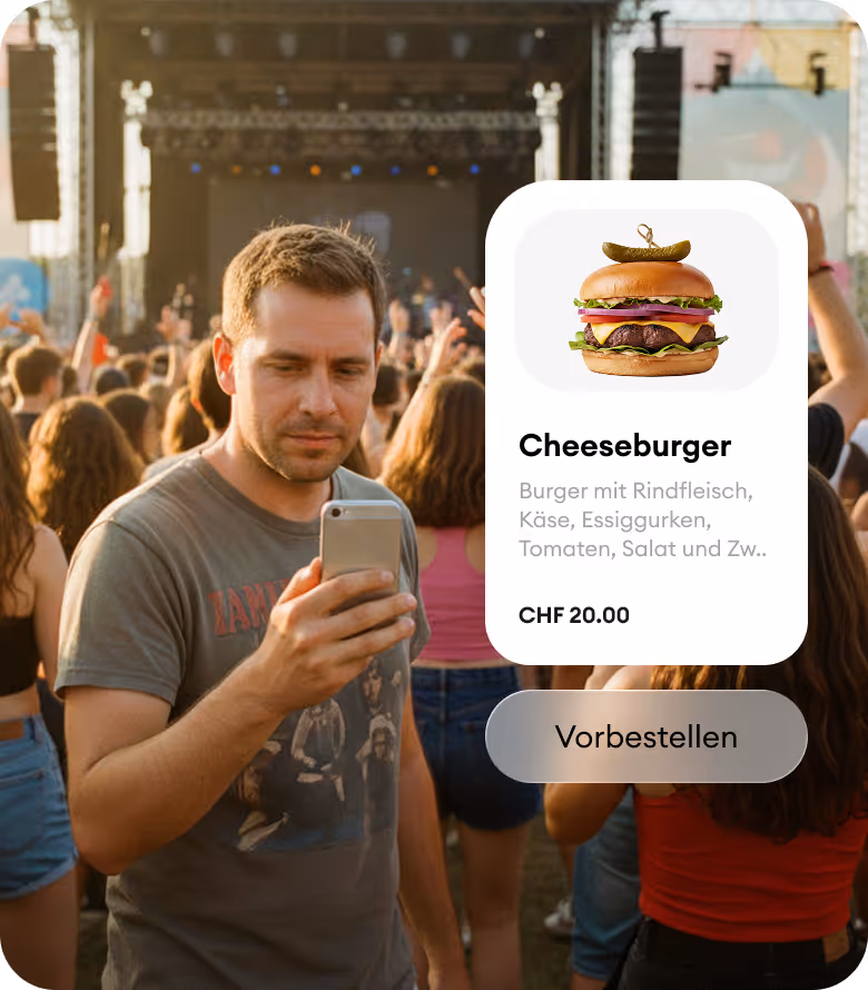 Mann bei einem Konzert betrachtet sein Smartphone, daneben Anzeige eines Cheeseburgers mit Preis und Vorbestell-Button.