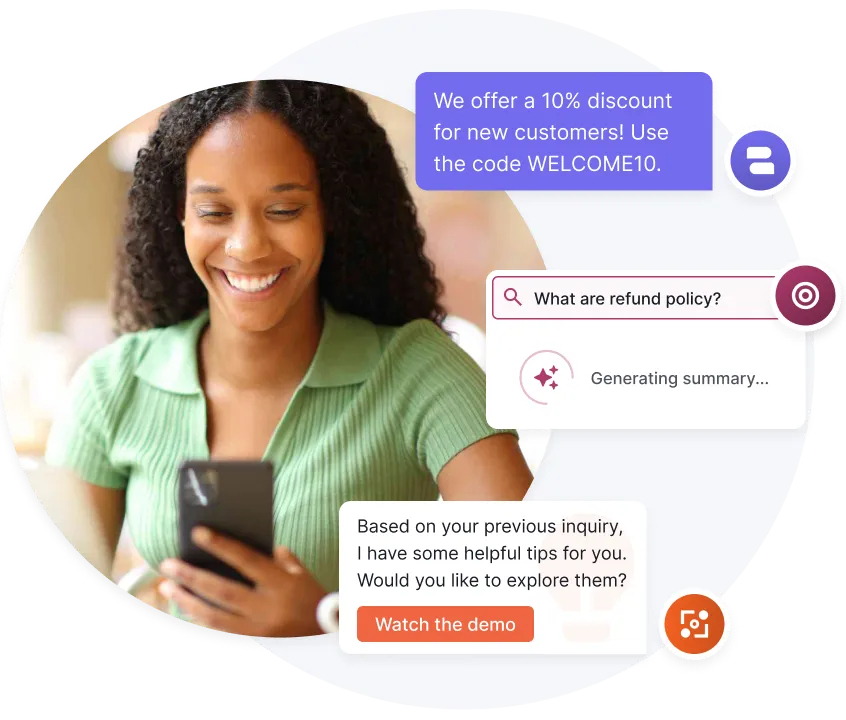 Mujer sonriente con camiseta verde mirando su teléfono con ventanas de chat superpuestas que muestran una oferta de descuento del 10 %, una consulta sobre la política de reembolso y una invitación a una demostración.