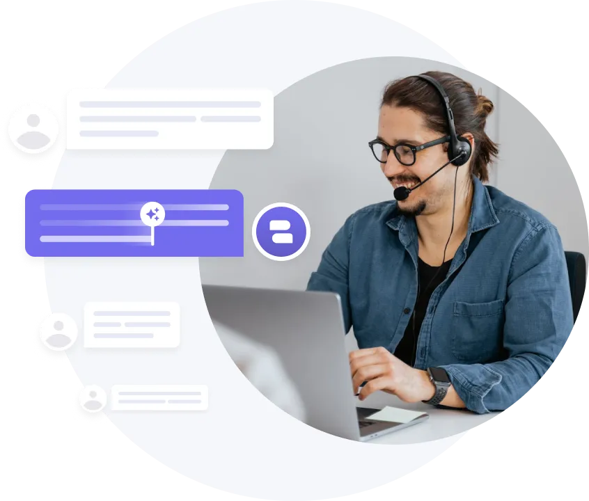 Hombre con gafas y auriculares sonriendo mientras trabaja en un ordenador portátil, con iconos de mensajería y burbujas de chat a su alrededor.