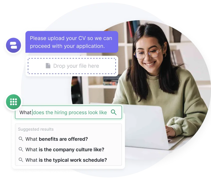 Femme souriante portant des lunettes et un pull vert travaillant sur un ordinateur portable, avec des éléments d'interface utilisateur invitant à télécharger un CV et à rechercher des informations sur les avantages du processus de recrutement, la culture d'entreprise et les horaires de travail.