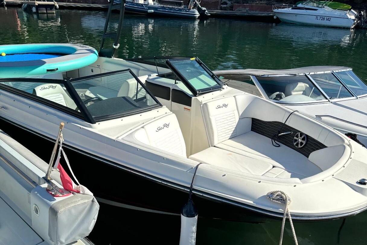 Sea Ray 230 SPX