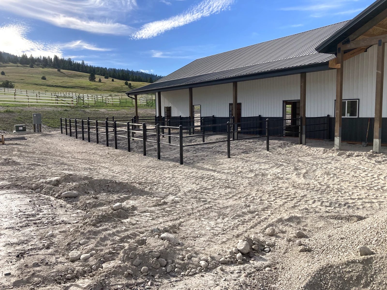 Long black Priefert Estate Fence run alongside the Montana barn
