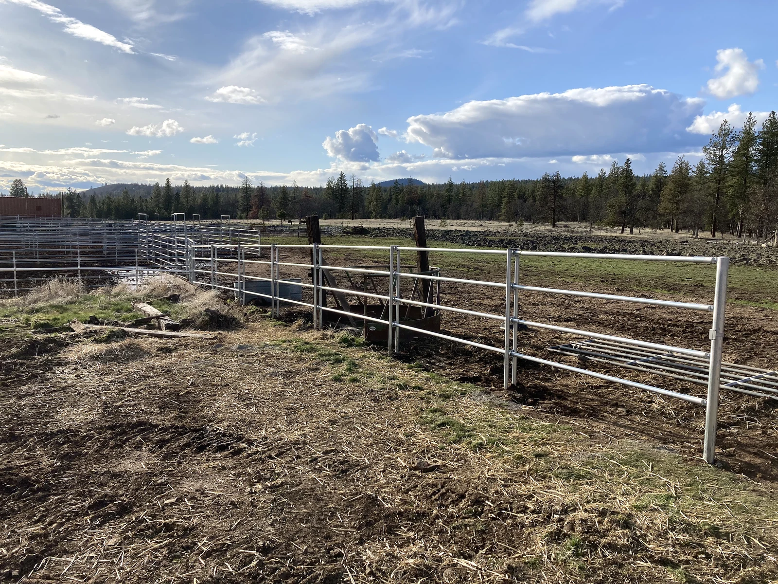 Noble Contour fencing around a corral and pasture area at the Goldendale property