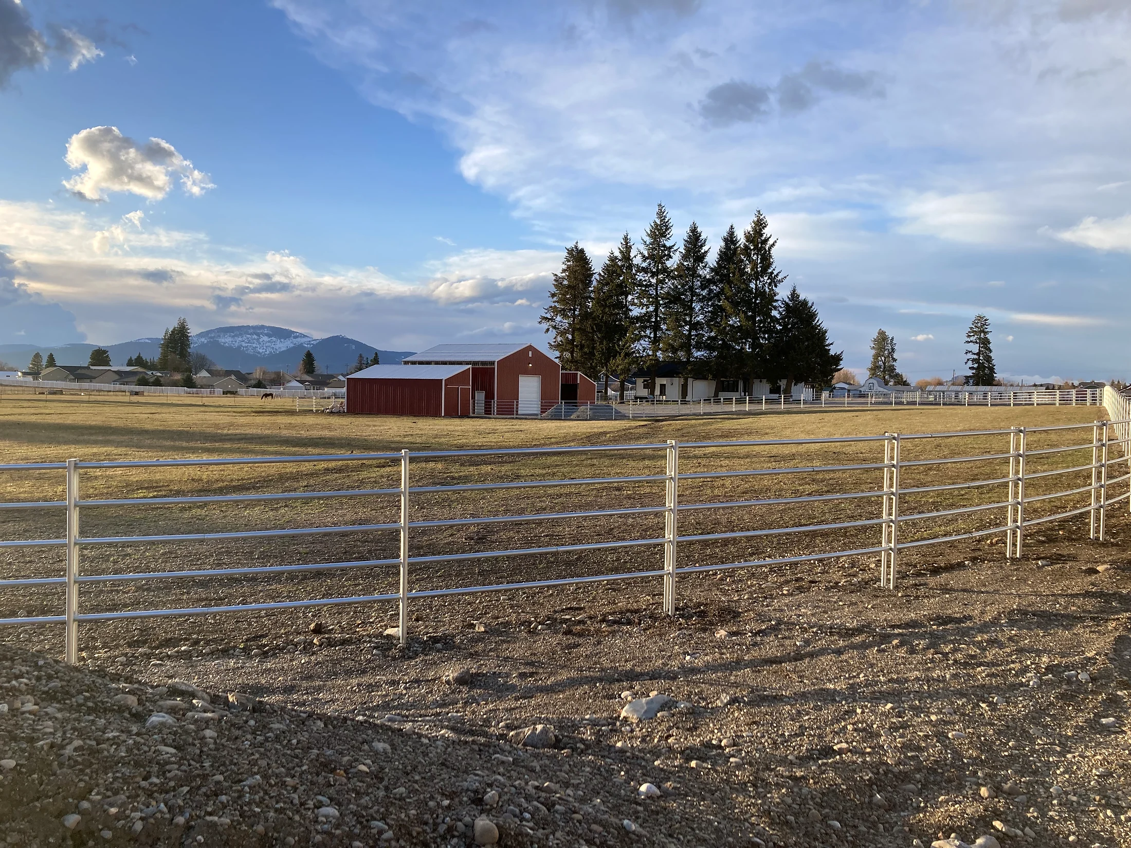 Noble Contour paddock fencing with barn and mountain setting at the Lacey Avenue project in Hayden, Idaho
