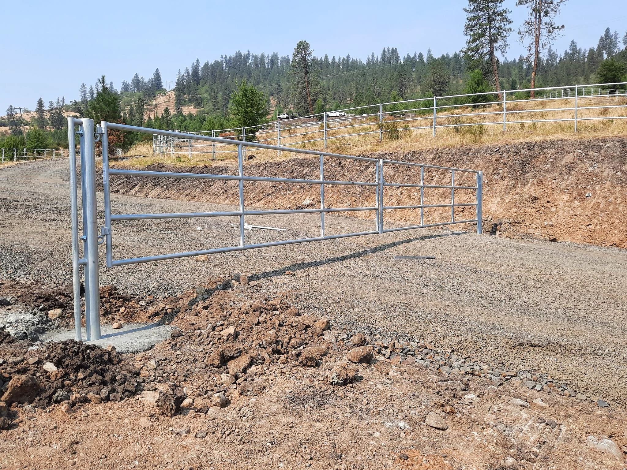 Driveway gate installation tied into Noble Contour fencing near Stites, Idaho