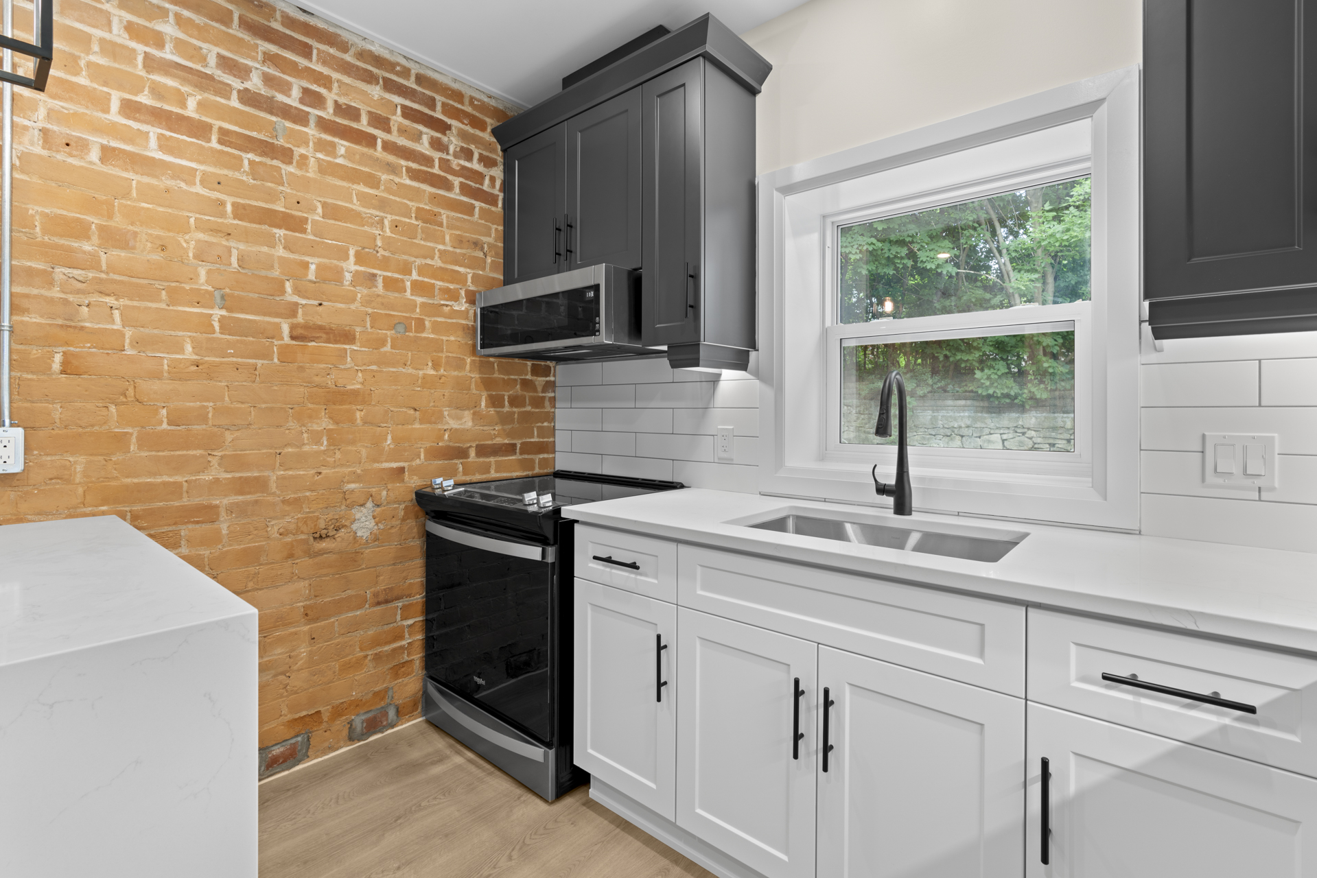 126-Dublin-St-N-DOWNSTAIRS-UNIT-MLS-(7)