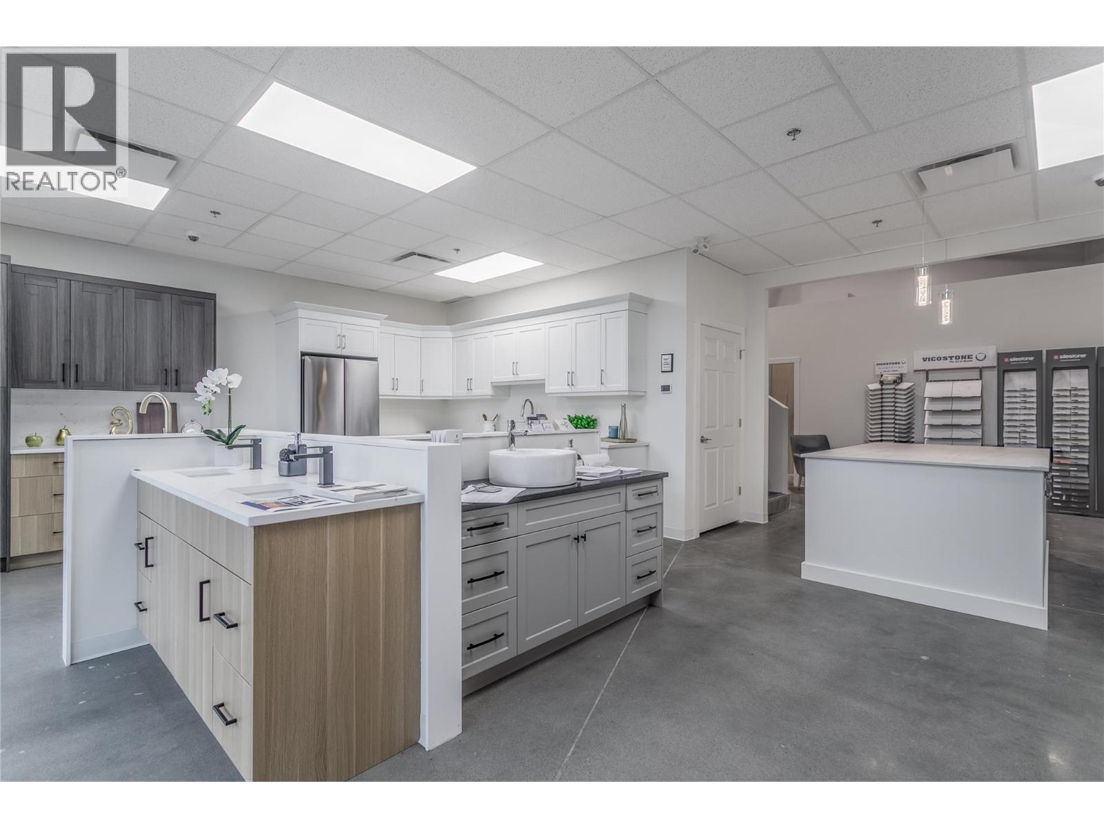 1990 Landsdowne Place Unit# 2