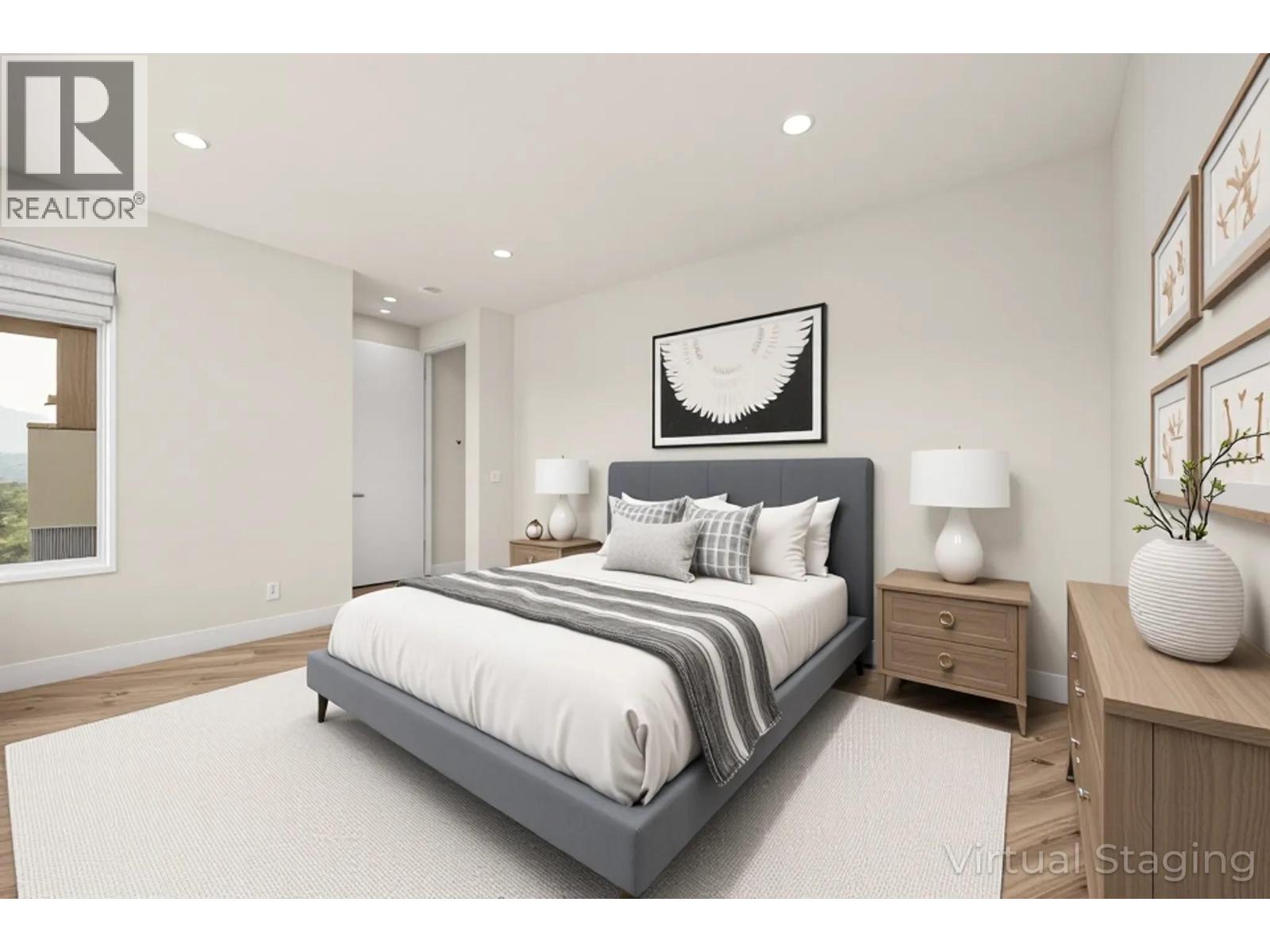 1341 Sladen Crescent