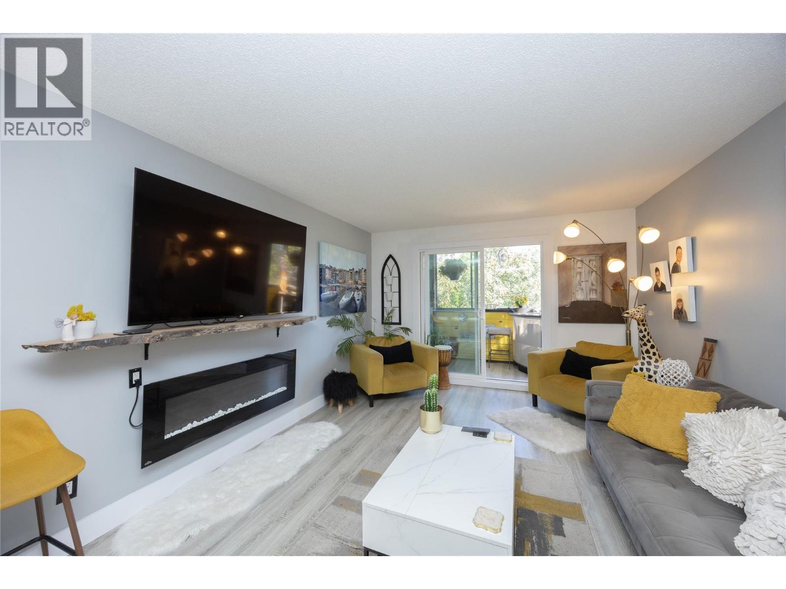 1915 Pacific Court Unit# 206