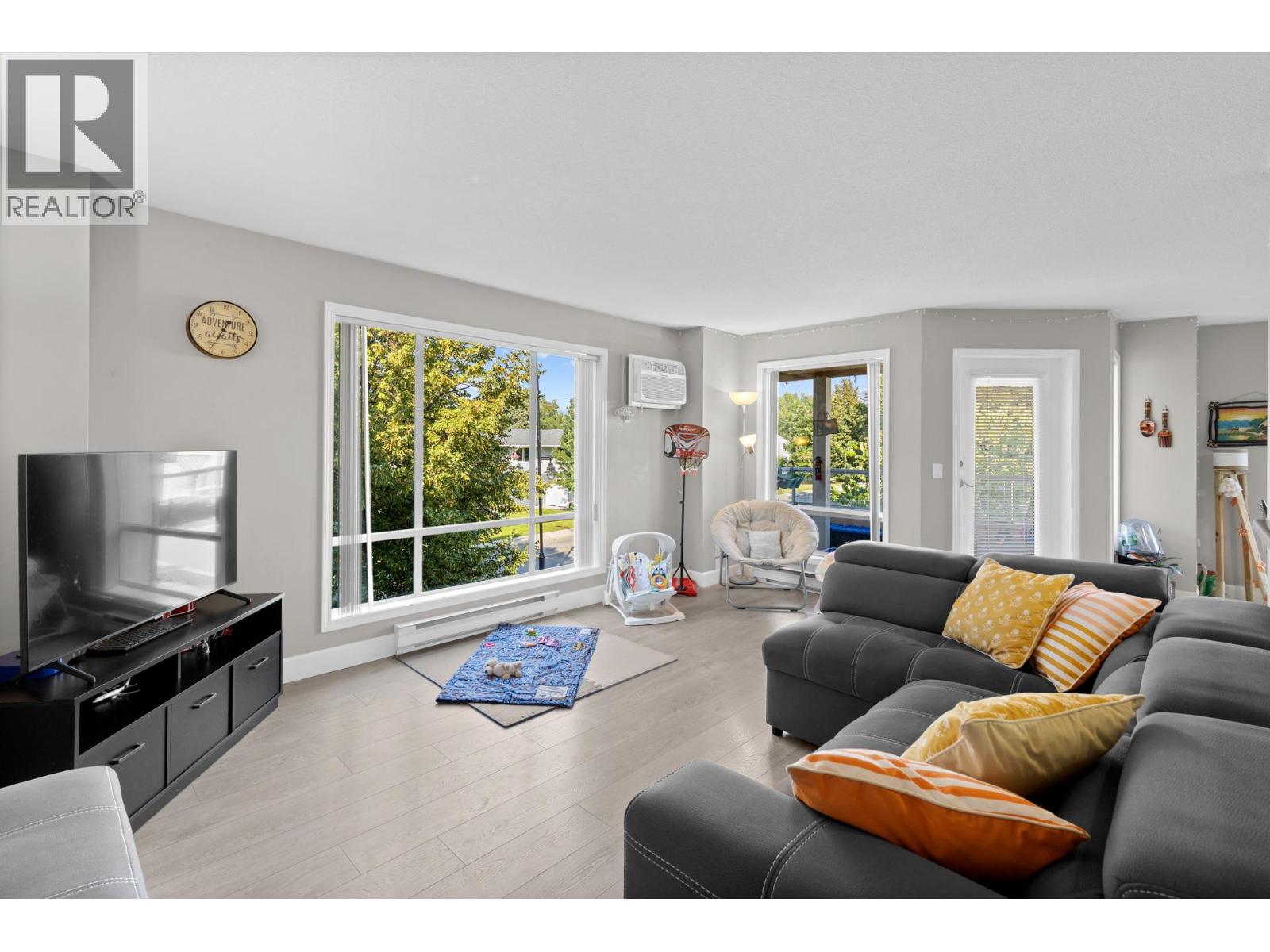 727 Houghton Road Unit# 212