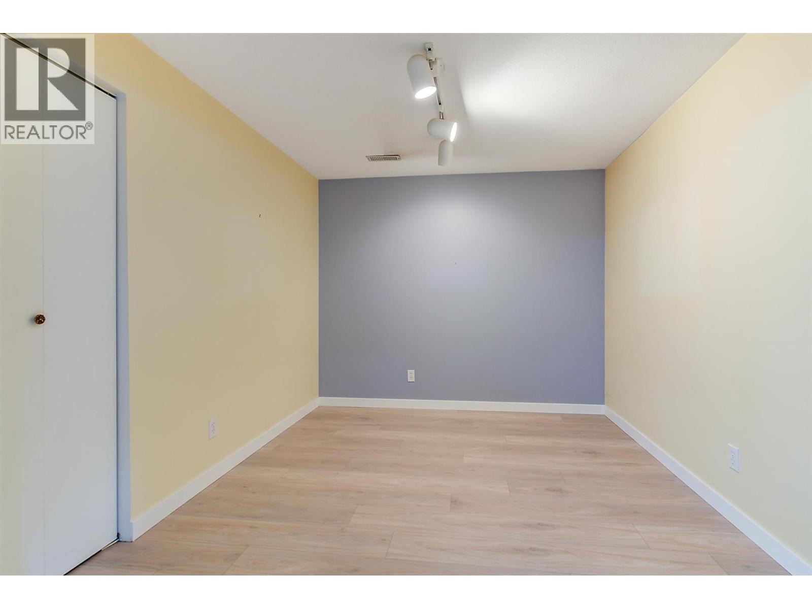 1885 Parkview Crescent Unit# 113