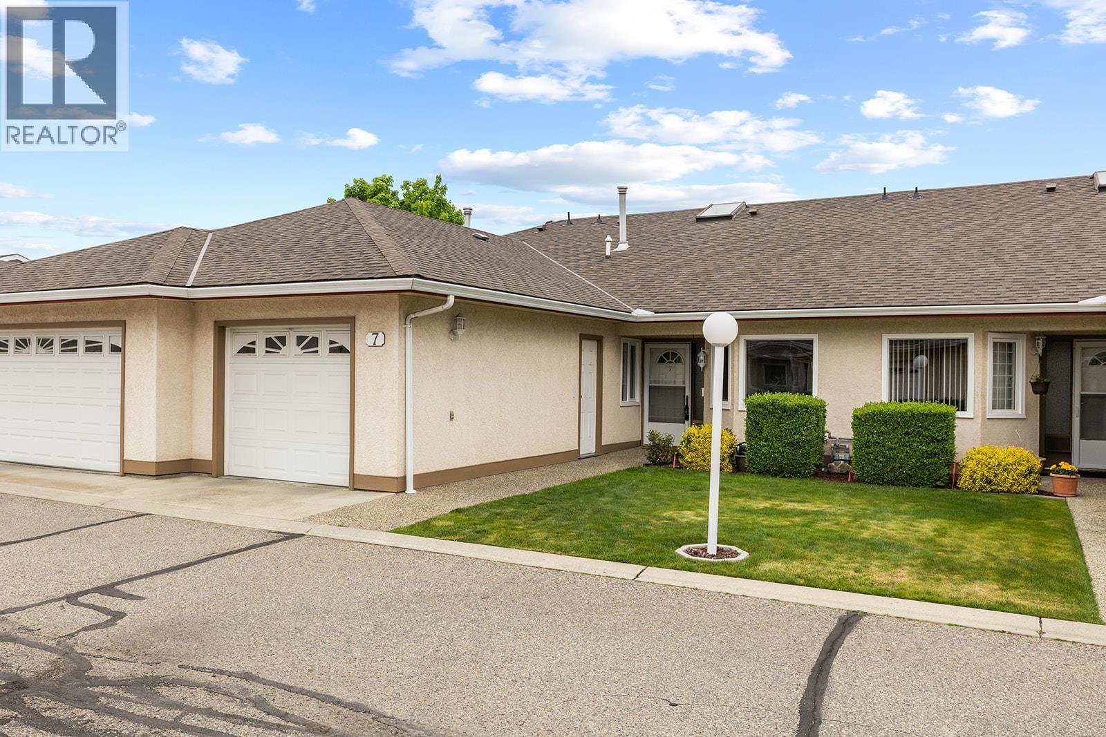 1874 Parkview Crescent Unit# 7