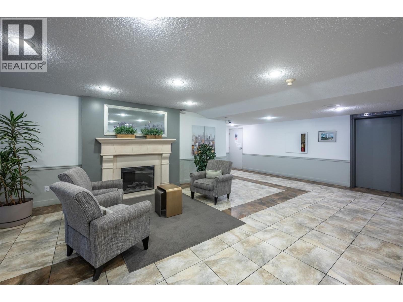 737 Leon Avenue Unit# 204