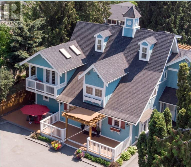 1009 Lawrence Avenue