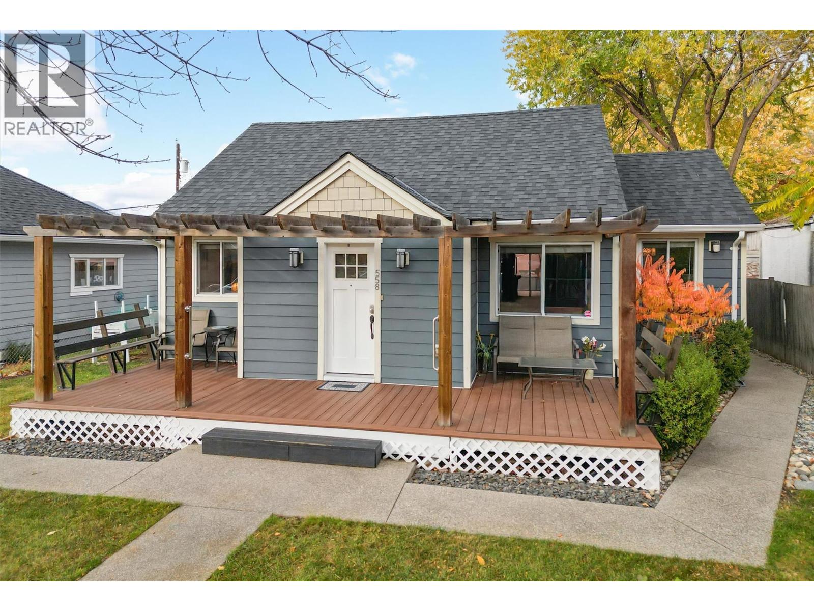 558-560 Cambridge Avenue