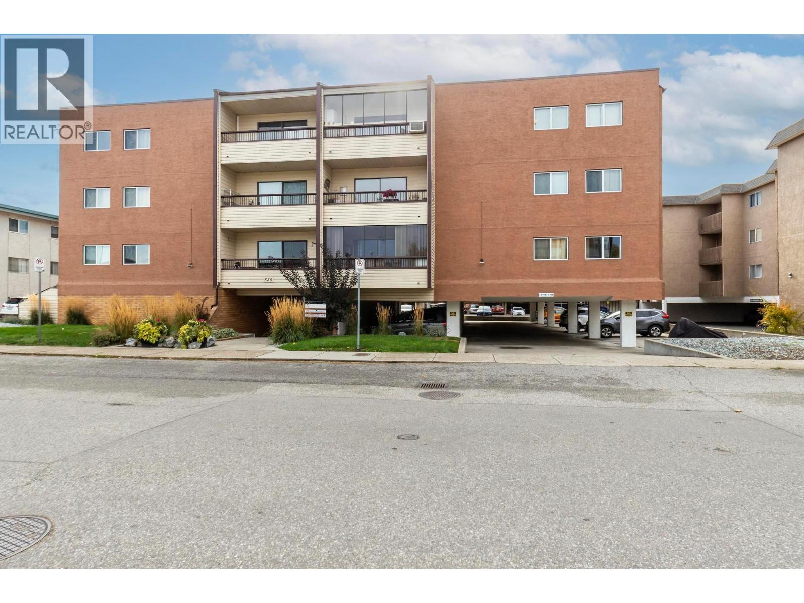 555 Rowcliffe Avenue Unit# 403