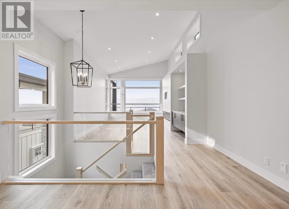 1221 Lone Pine Drive