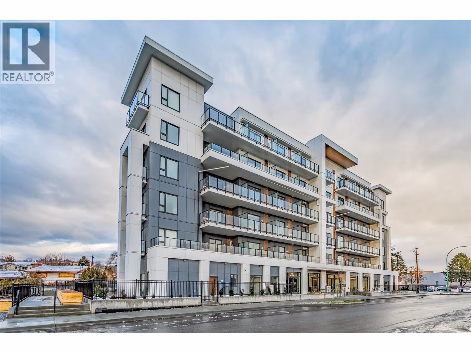 1380 Pridham Avenue Unit# 305