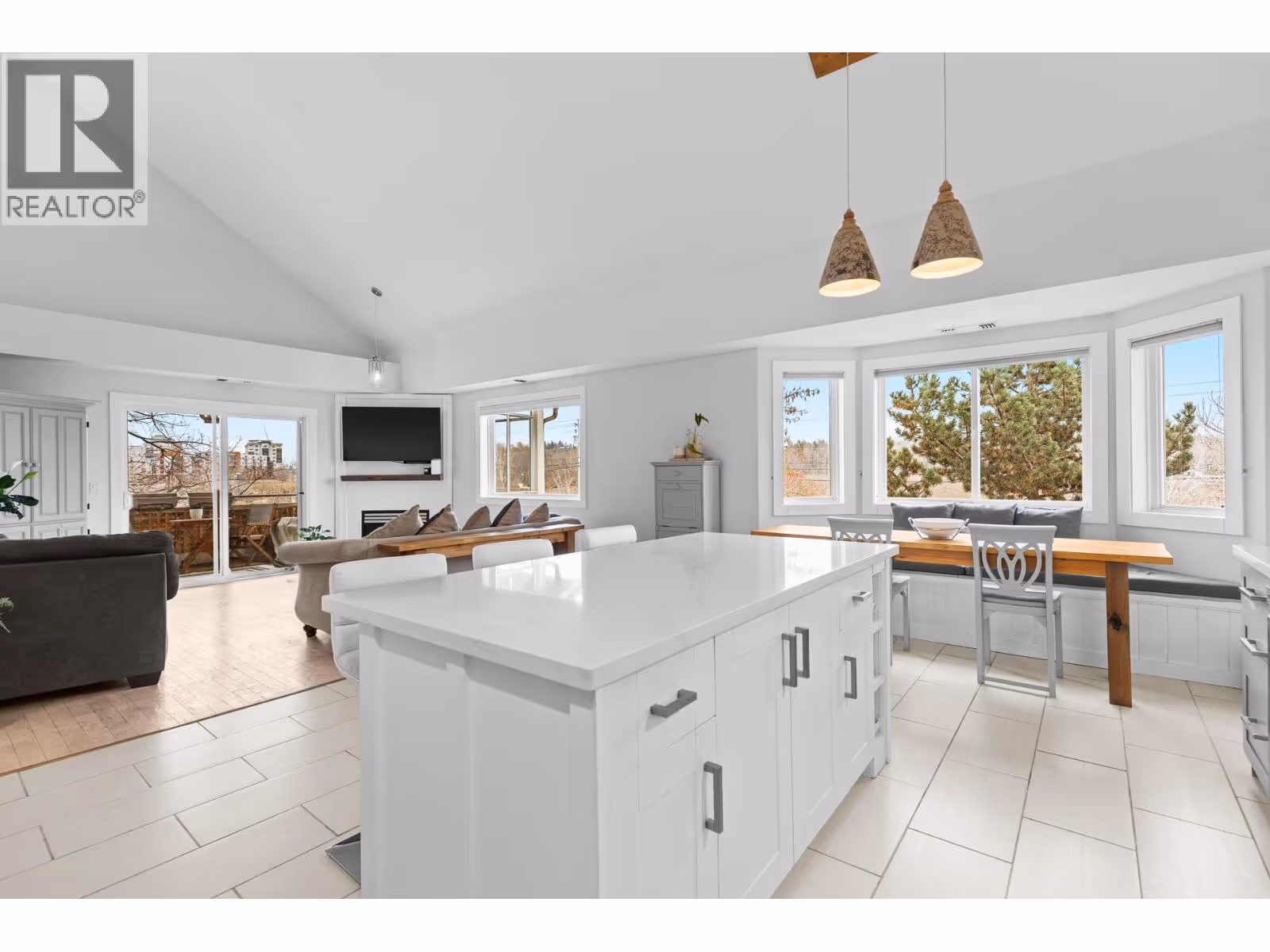 2300 Benvoulin Road Unit# 302