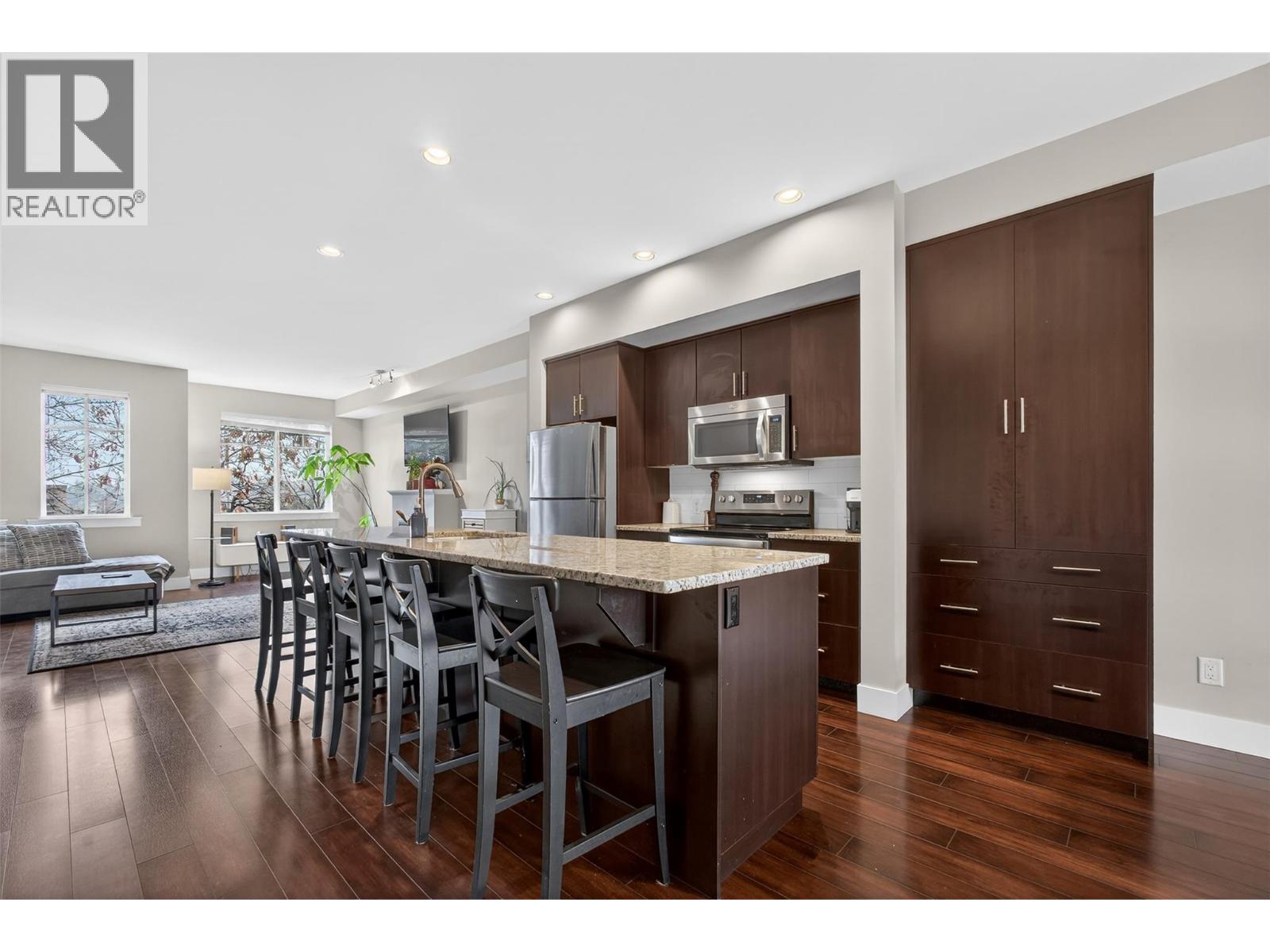 433 McCarren Avenue Unit# 9