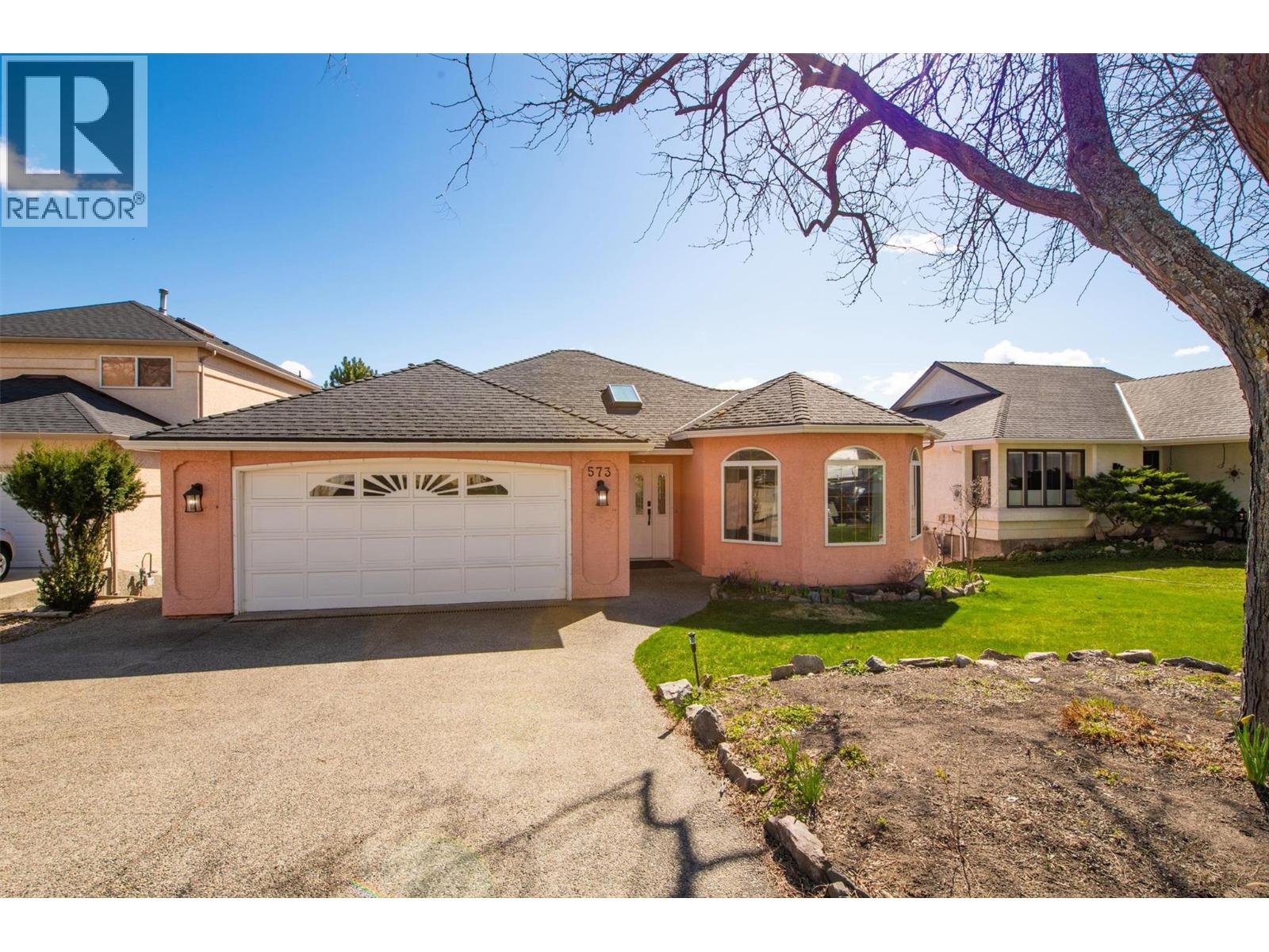 573 Spruceview Place N