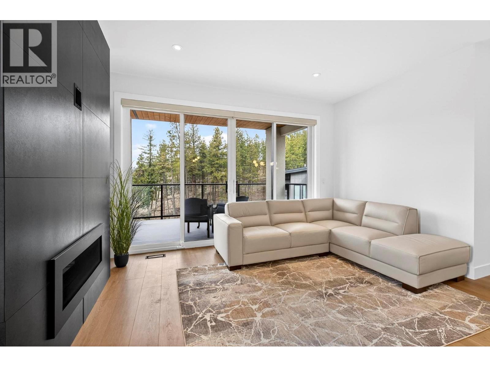 1960 Northern Flicker Court Unit# 10