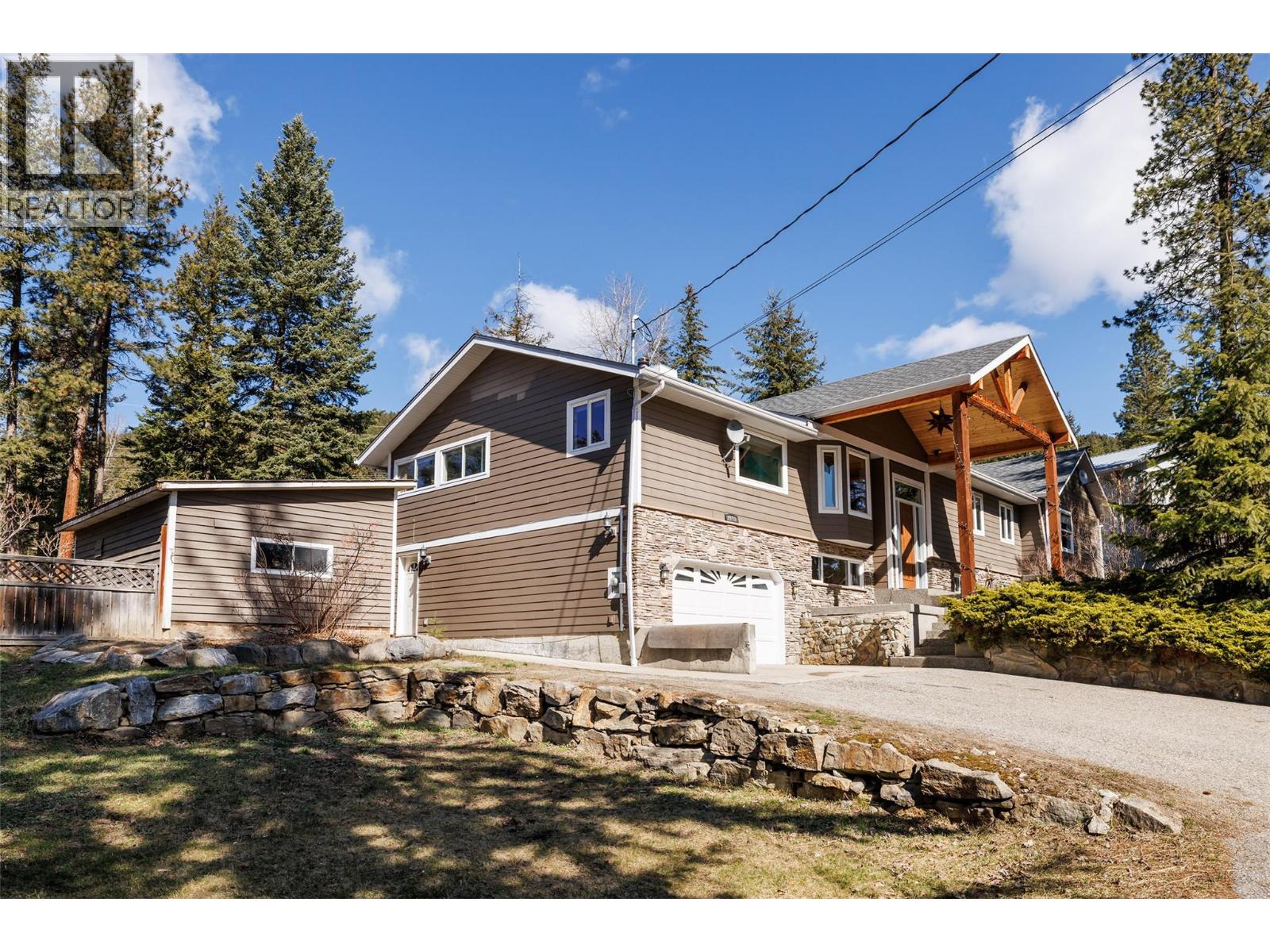 7992 Falcon Ridge Crescent