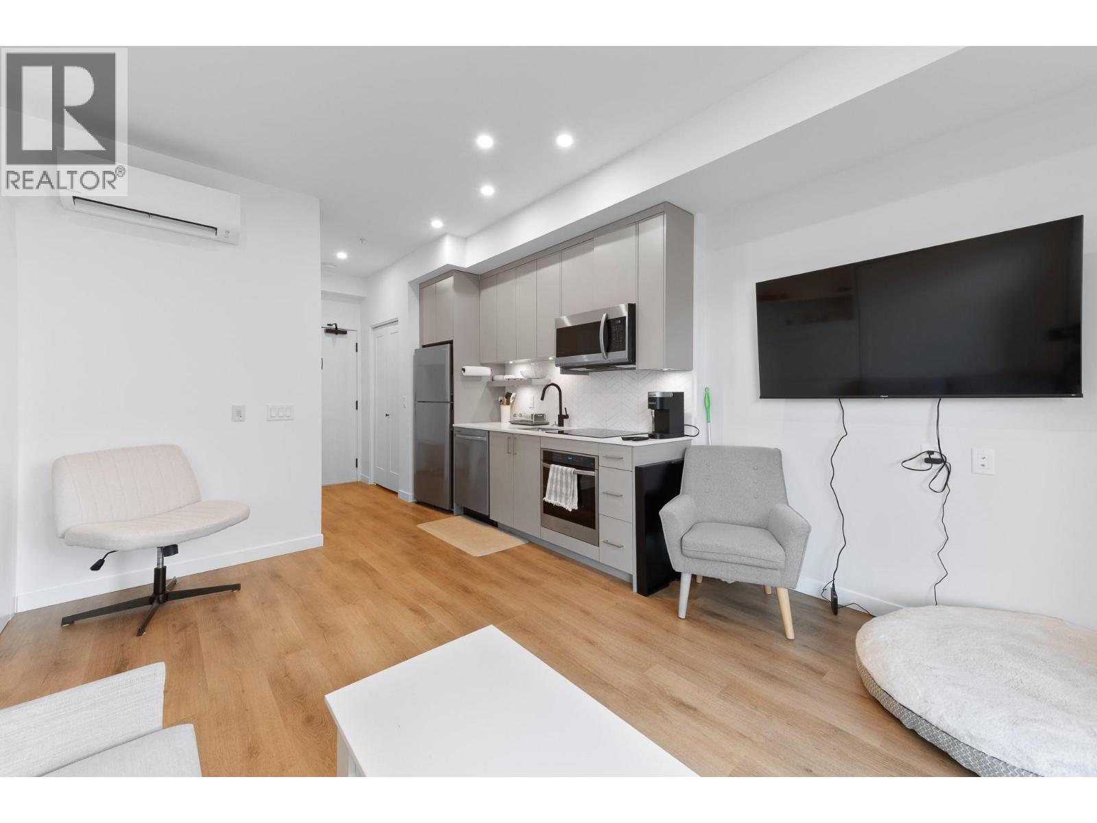 1274 Devonshire Avenue Unit# 306