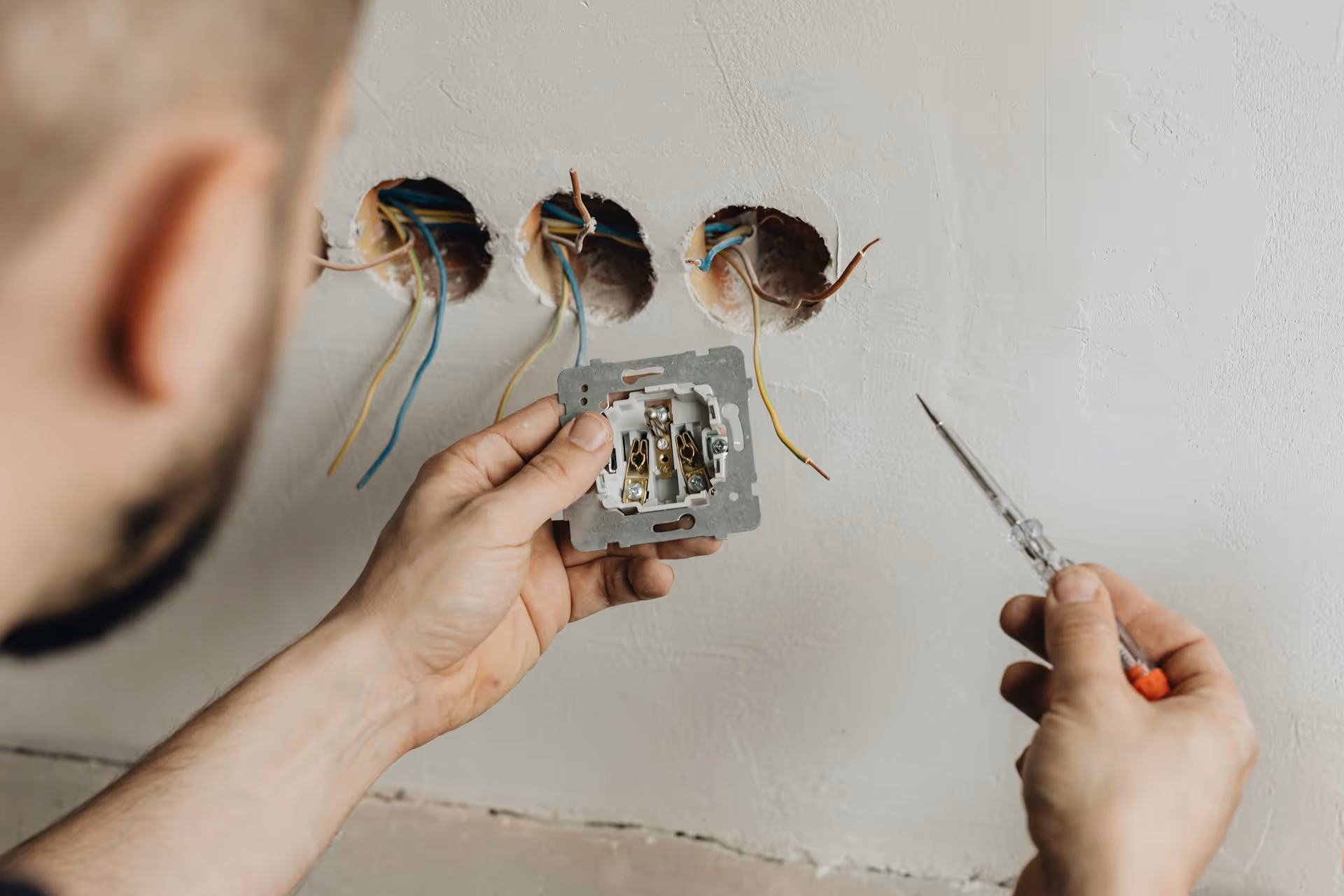 How to Detect Outdated Electrical Systems in Your Cut Off Home