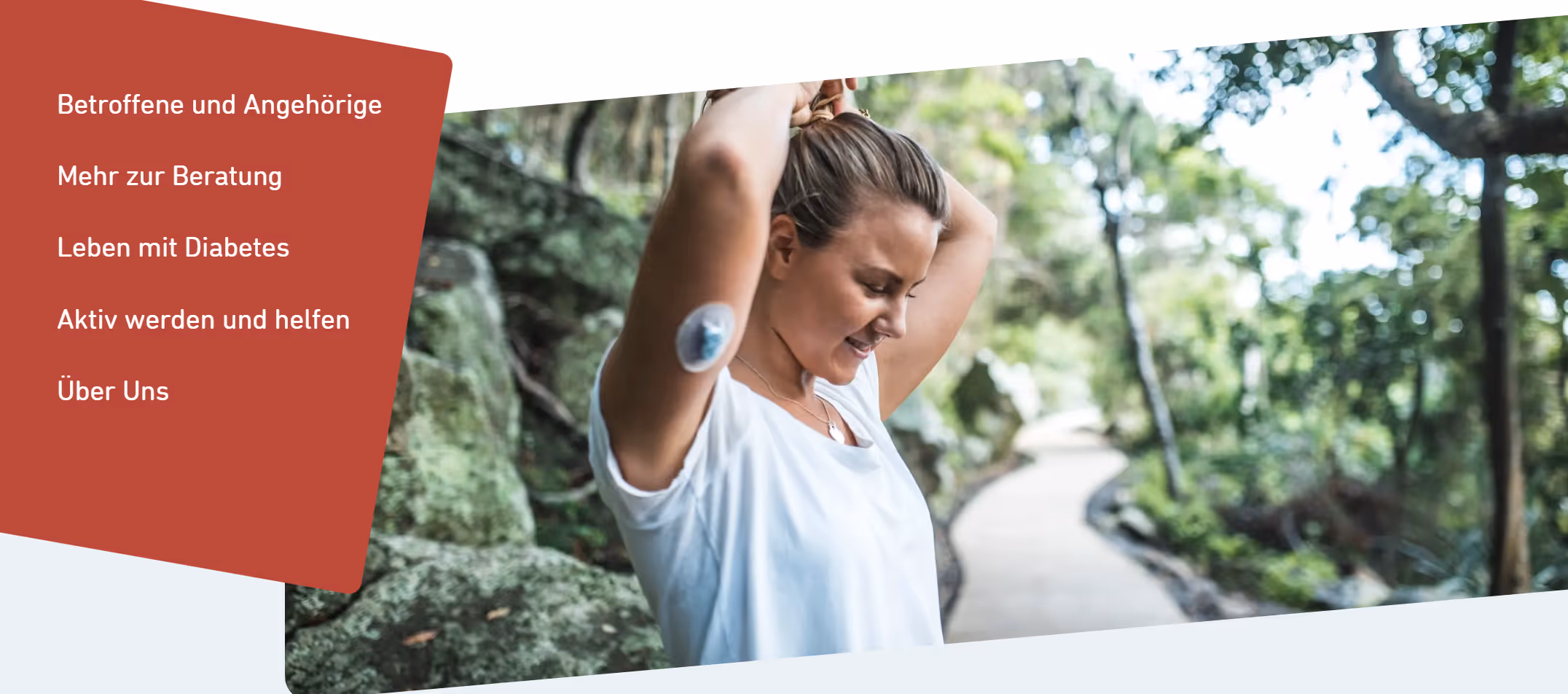 Screenshot ab der Eingangsseite: man sieht eine junge Frau, die ein Diabetes-Sensor am Arm trägt und daneben ein paar Menüpunkte zur Website.