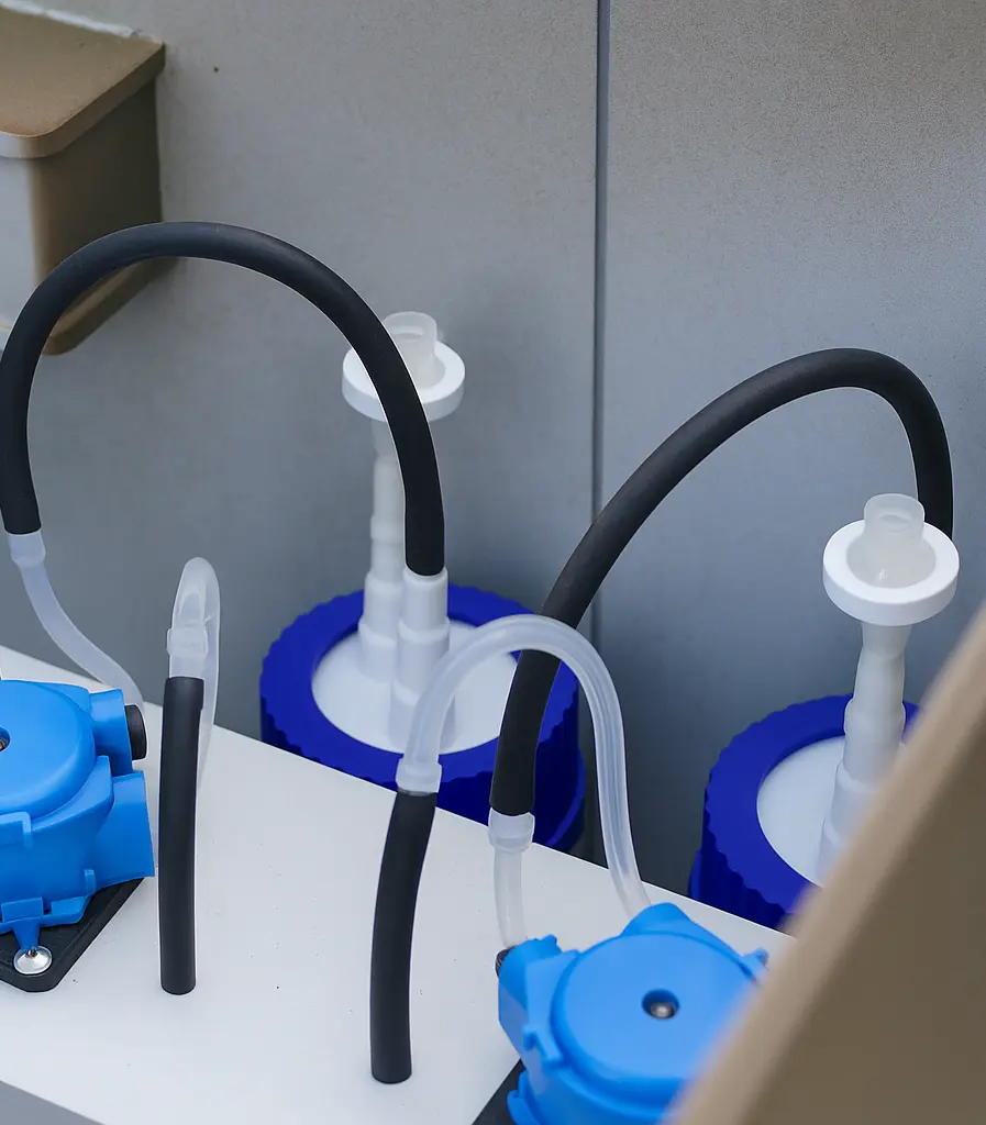 Détail de l'ingénierie interne de la borne GRéco montrant le système de capture innovant sans bouteille de gaz.