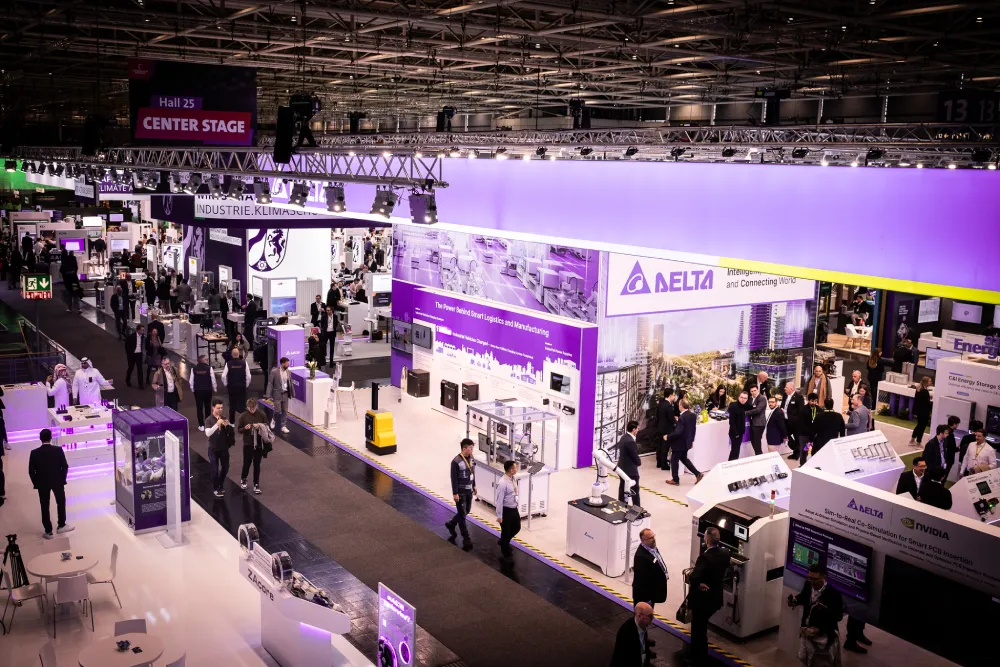 Messehalle mit Center Stage auf der HANNOVER MESSE 2026