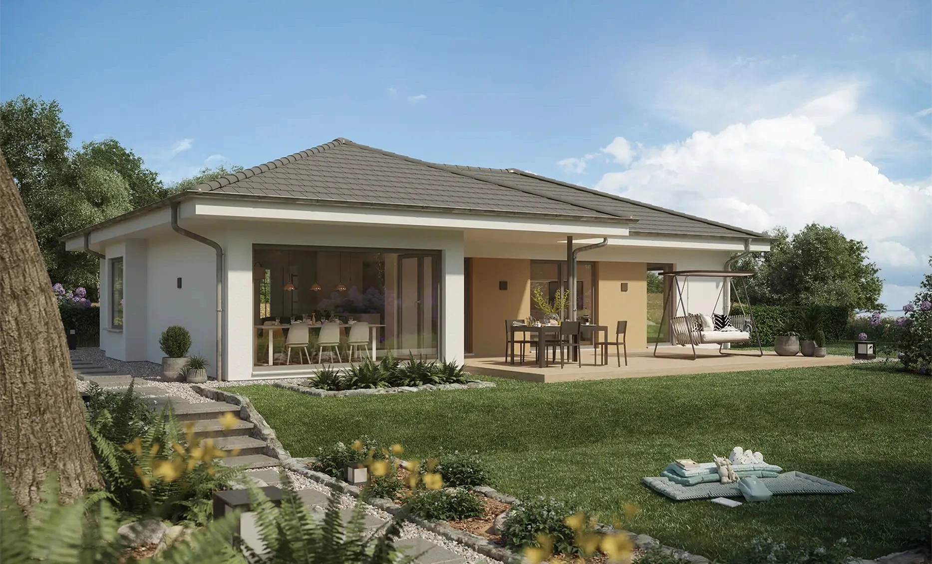 Barrierefreier Bungalow mit großem Garten und Fußweg zum Haus unter blauem Himmel.