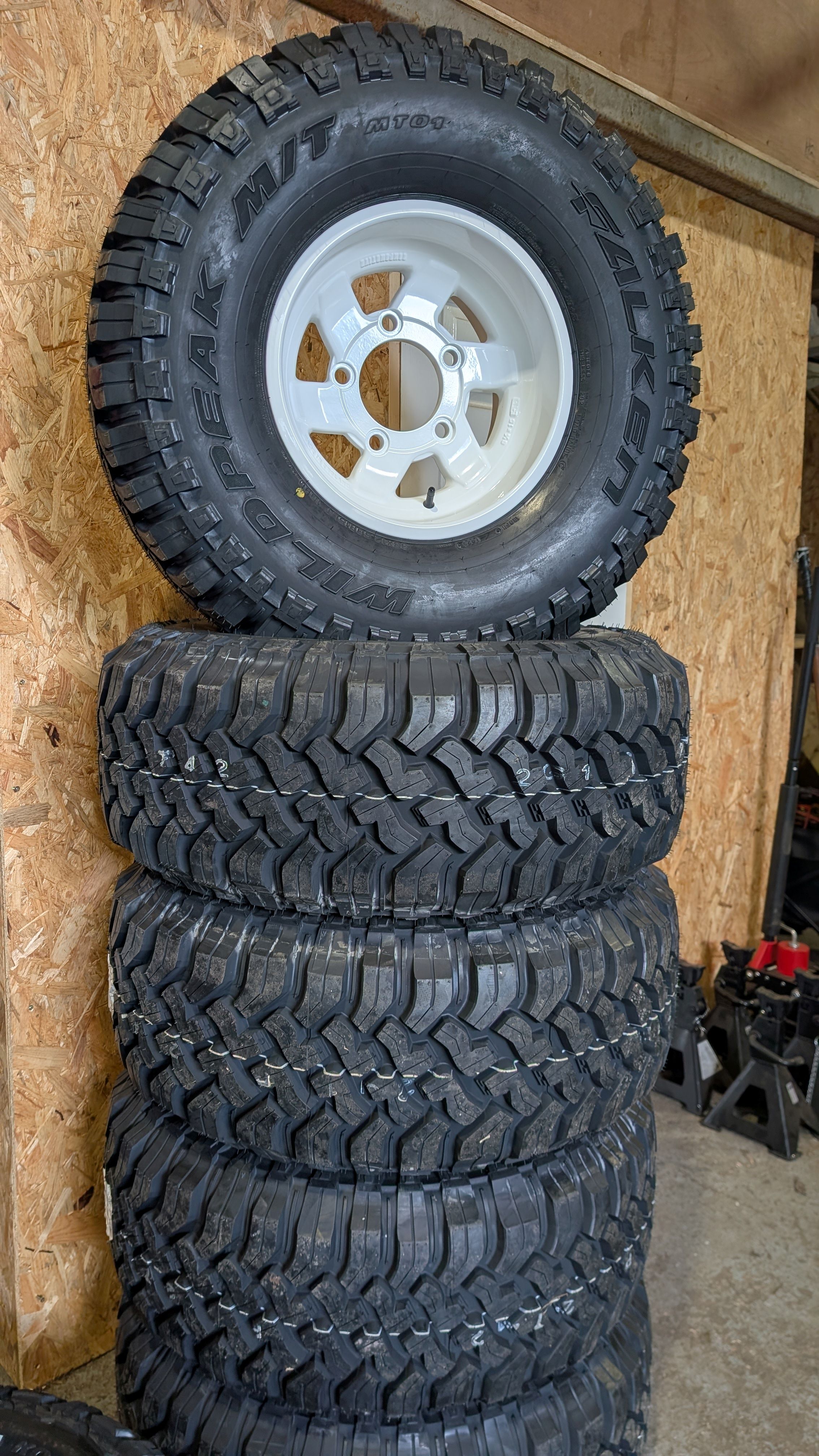 Compomotive 15” Wheel & Tyre Package – White (Set of 5)