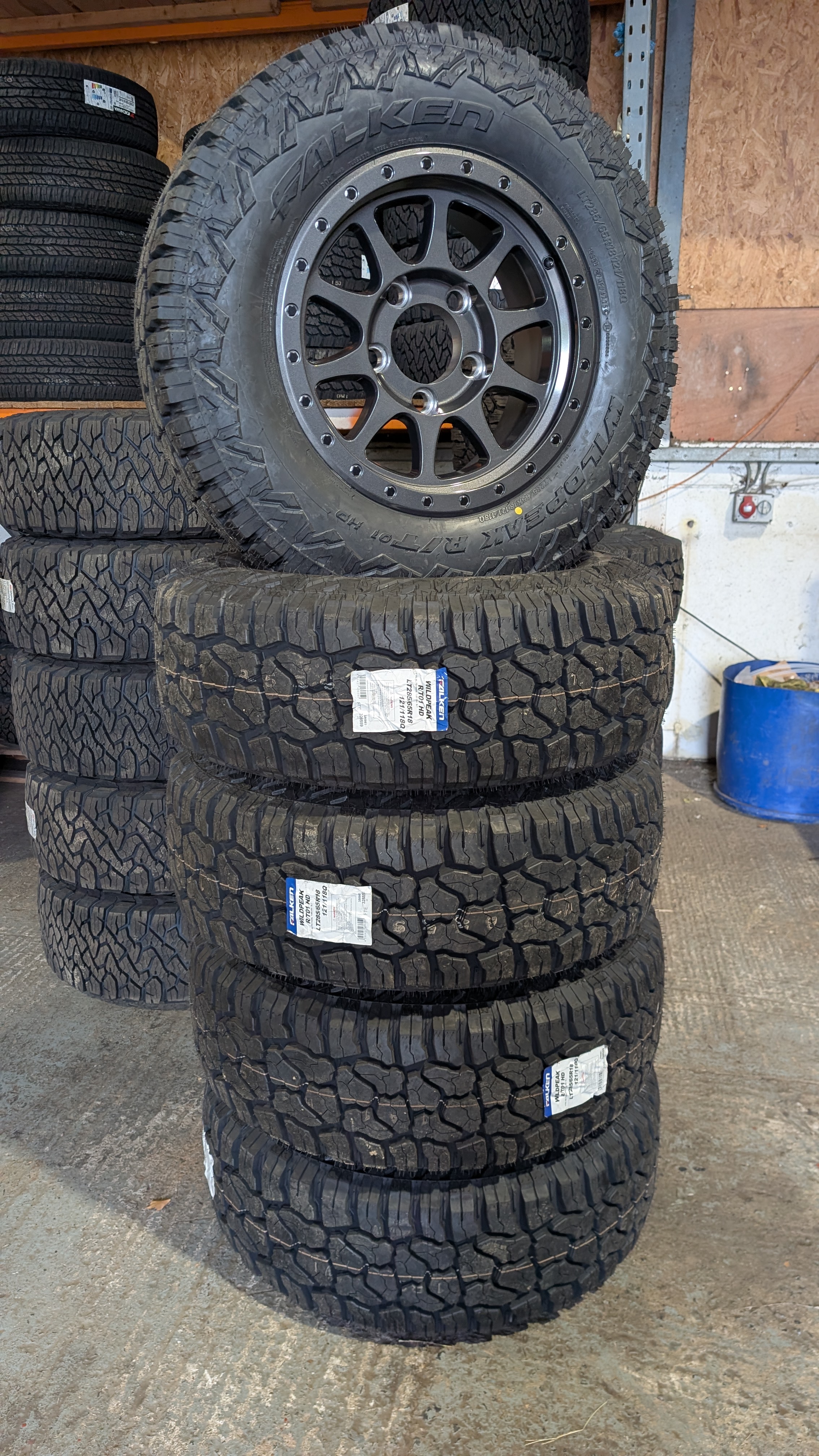 Set of 5 DD01 Anthracite + Falken Wildpeak RT