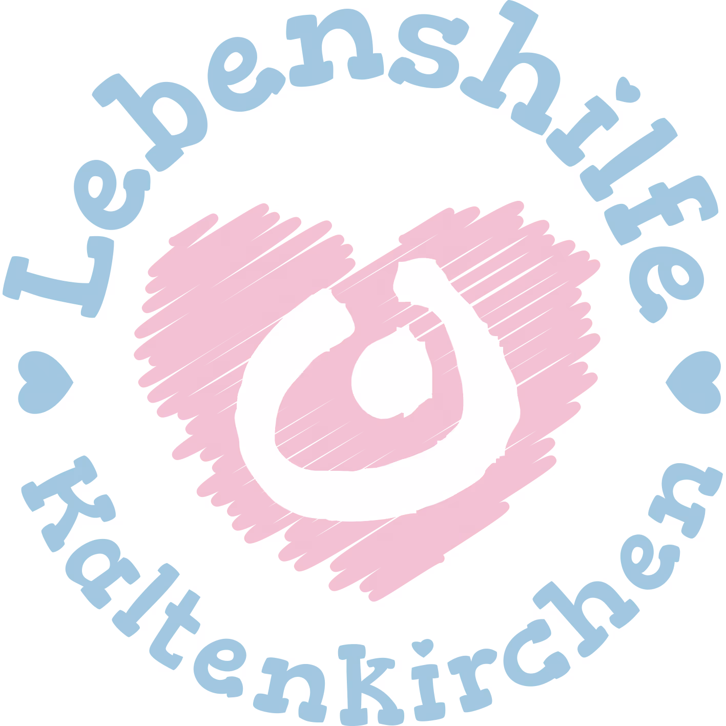 Logo der Lebenshilfe Kaltenkirchen mit einem stilisierten pinkfarbenen Herz und einer weißen Umarmung in der Mitte, umgeben von hellblauer Schrift und kleinen Herzen.