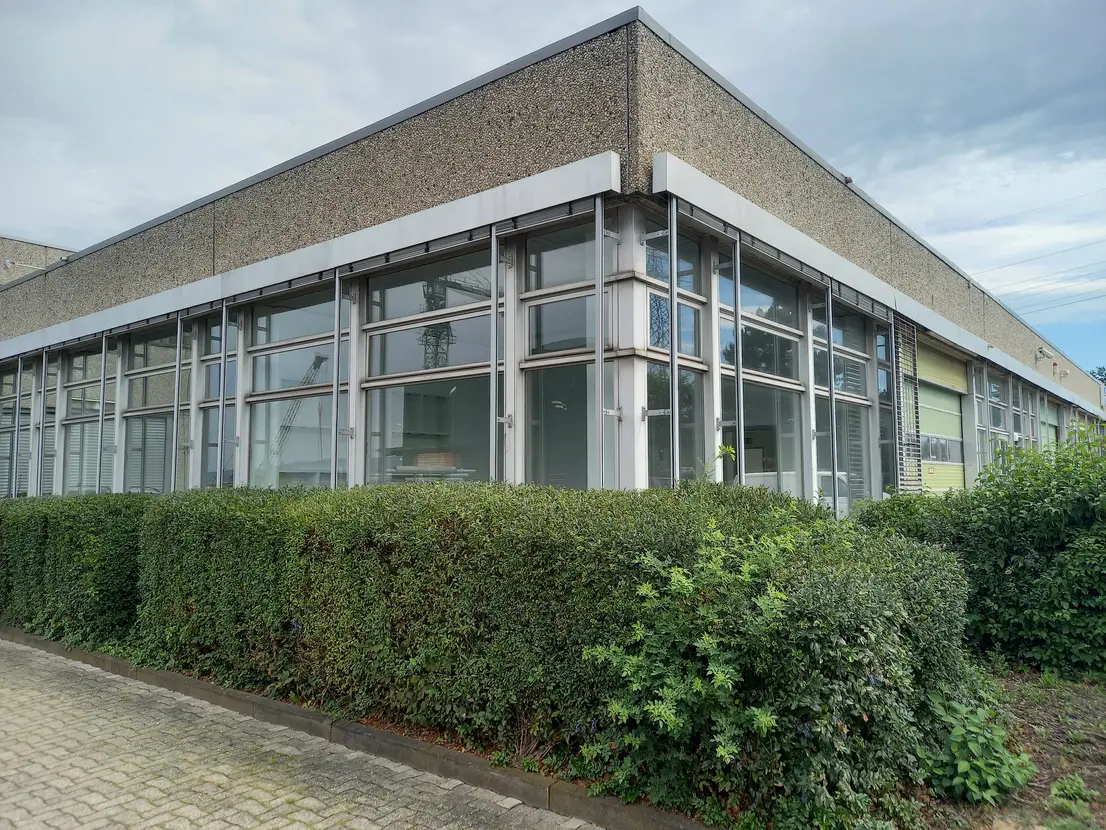 Hallen- und Bürofläche zu vermieten