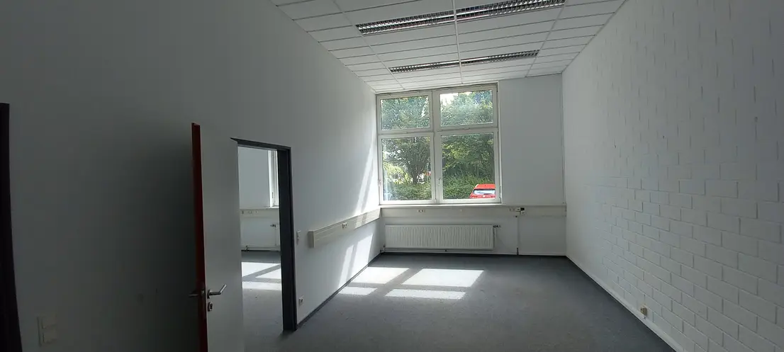 Ansprechende Hallen- und Bürofläche zu vermieten