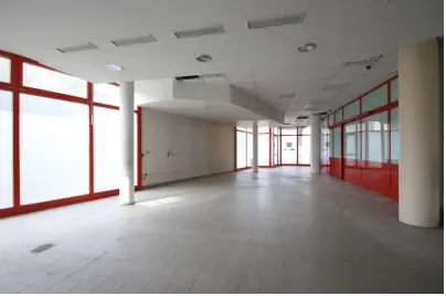 Verkaufs-, Laden-, Fachmarktfläche an Ausfallstraße in Kassel zu vermieten