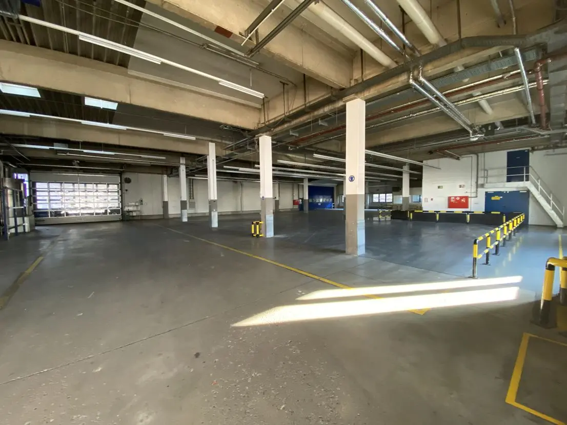 Hallen- und Produktionsfläche mit Büro zu vermieten