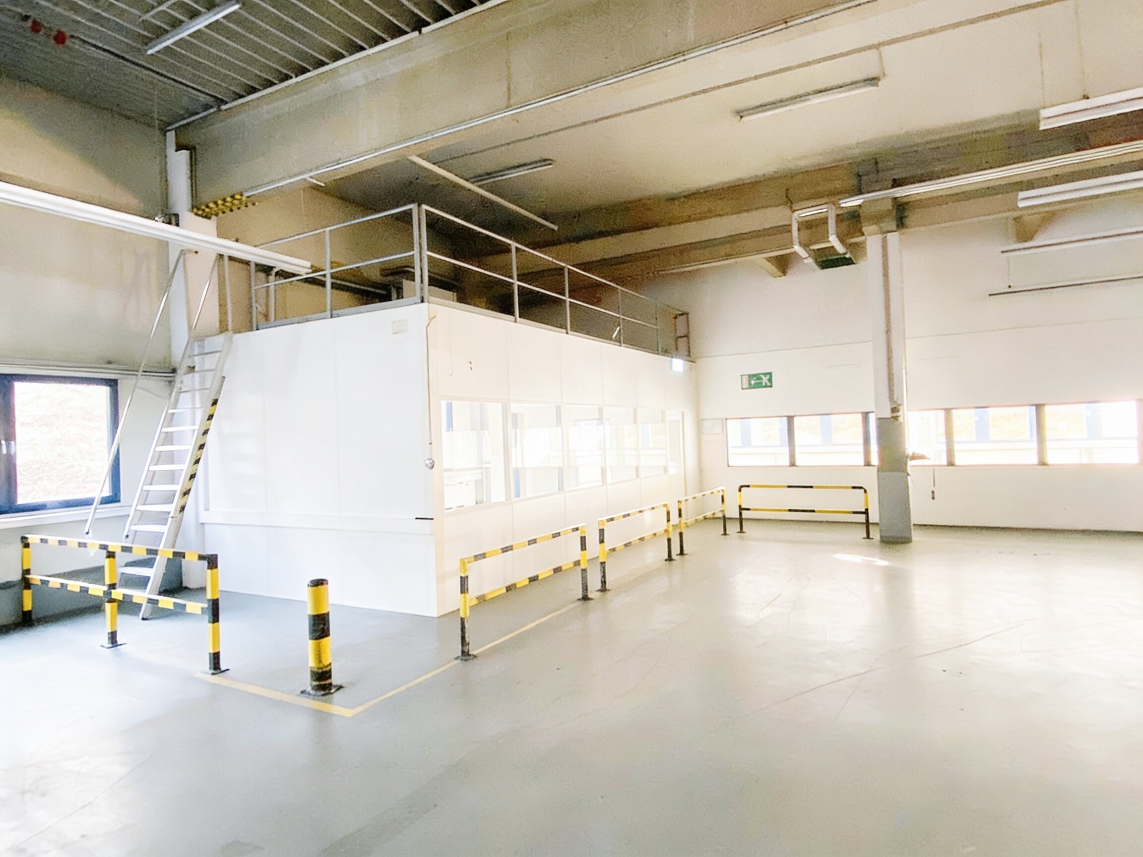 Hallen- und Produktionsfläche mit Büro zu vermieten
