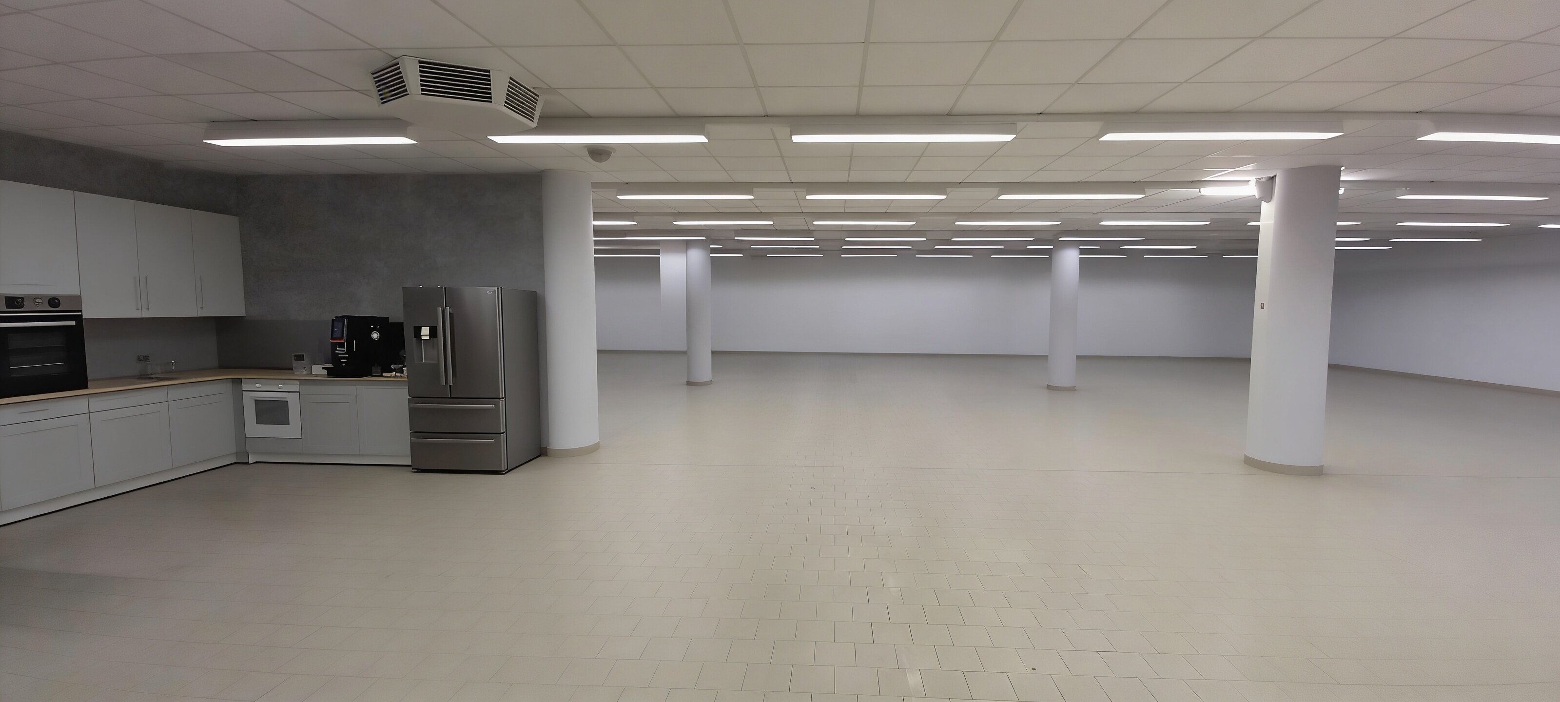 Verkaufs-, Laden-, Fachmarktfläche an Ausfallstraße in Kassel zu vermieten