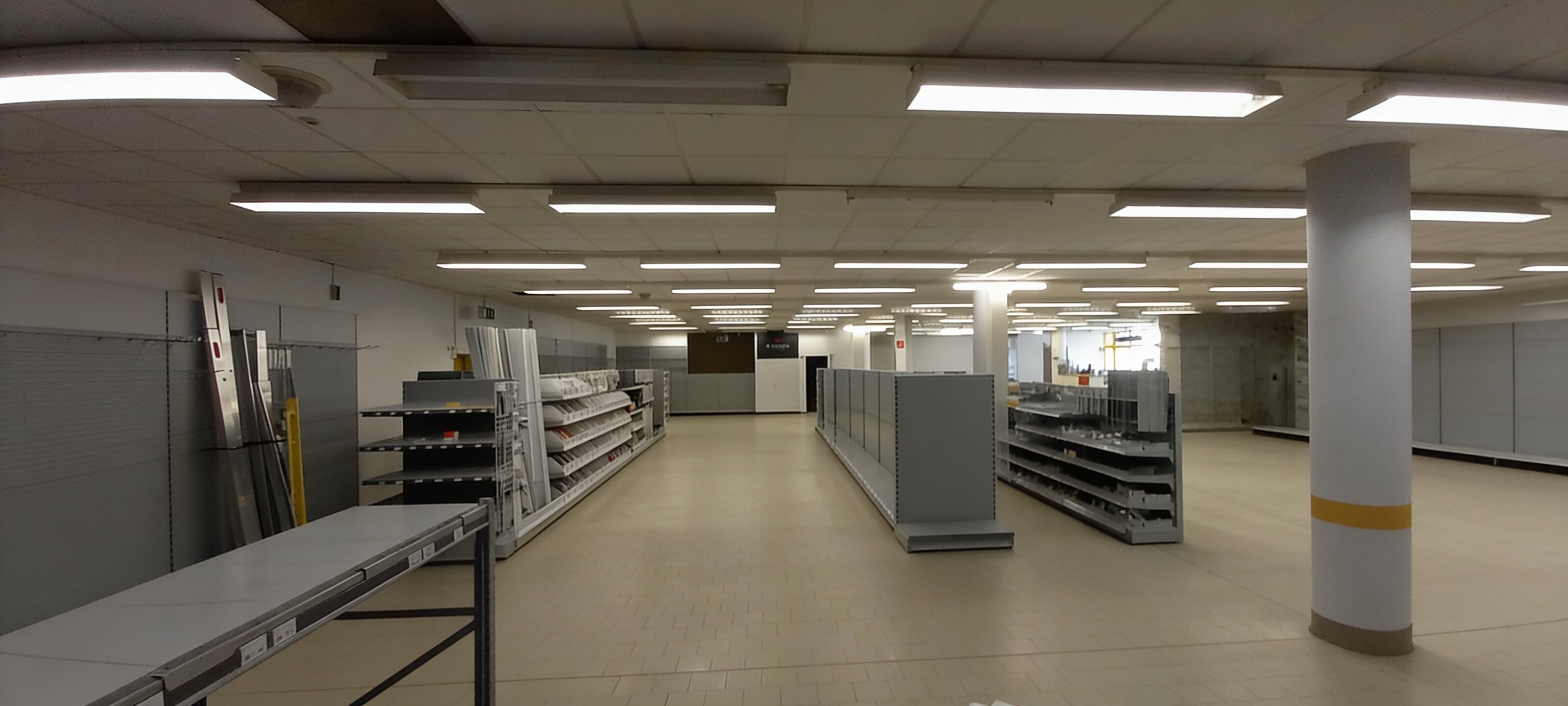 Verkaufs-, Laden-, Fachmarktfläche an Ausfallstraße in Kassel zu vermieten