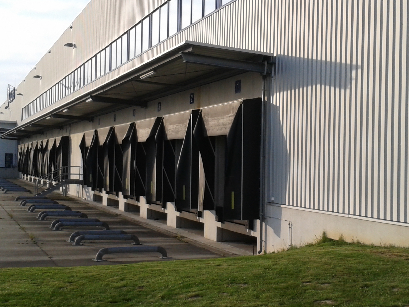 Logistikzentrum zu vermieten