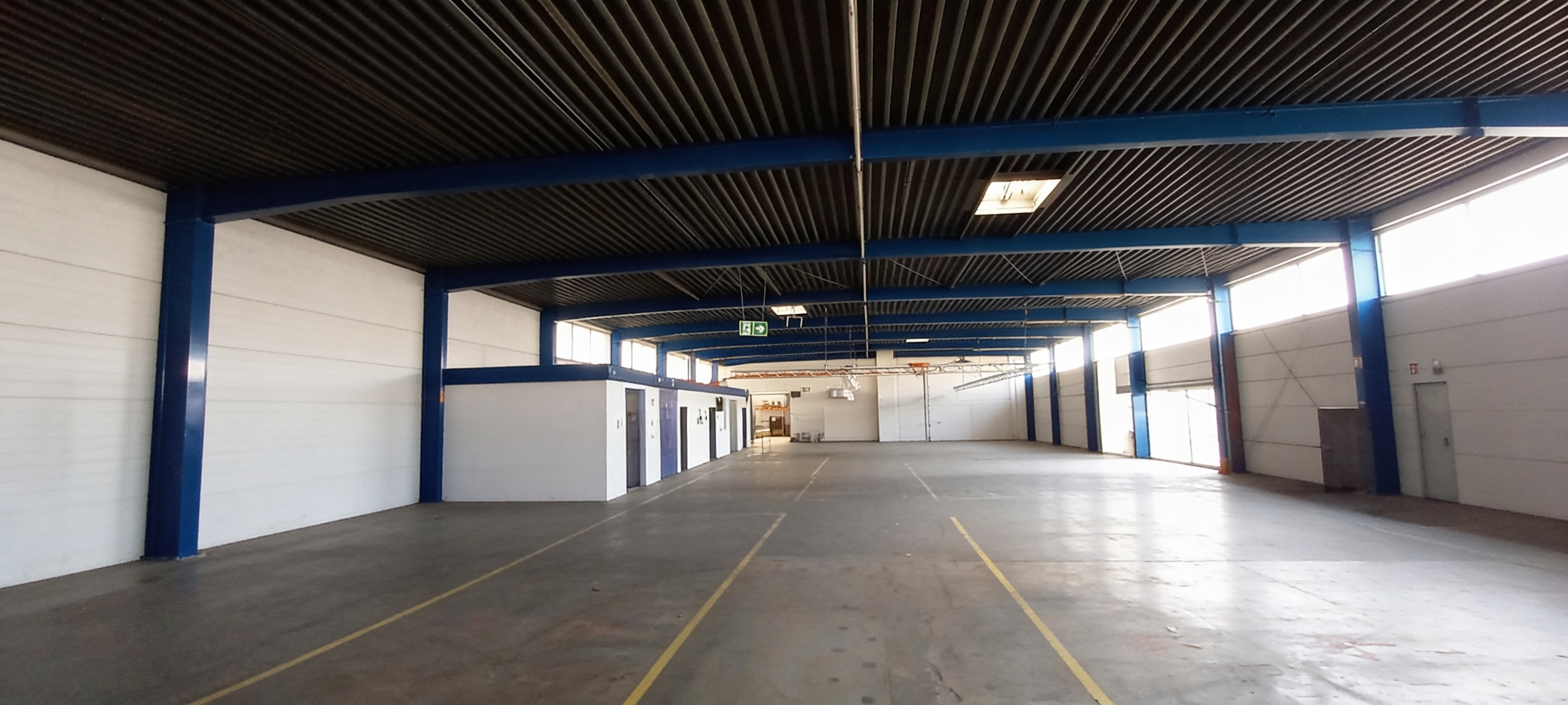 Sofort verfügbar --- Hallenfläche zu vermieten
