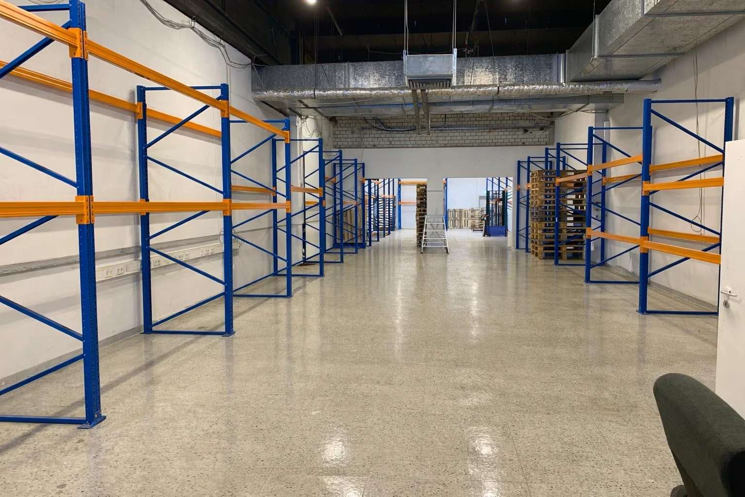 Hallenfläche mit Büro in Kassel - Waldau zu vermieten